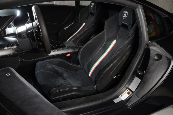 Used 2018 Lamborghini Huracan LP 640-4 Performante for sale Sold at Ryan Friedman Motor Cars LLC in Glen Cove NY 11542 40