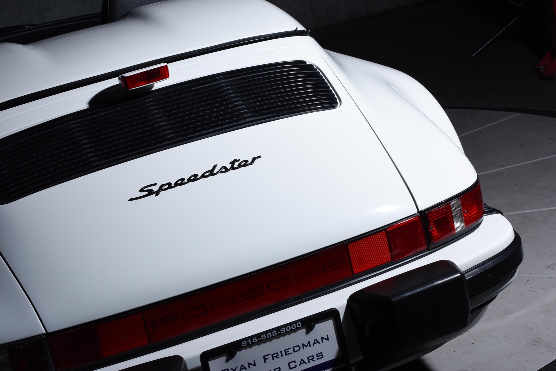 トランポリン Porsche Of The Day: 1989 Porsche 911 'Theon Design'