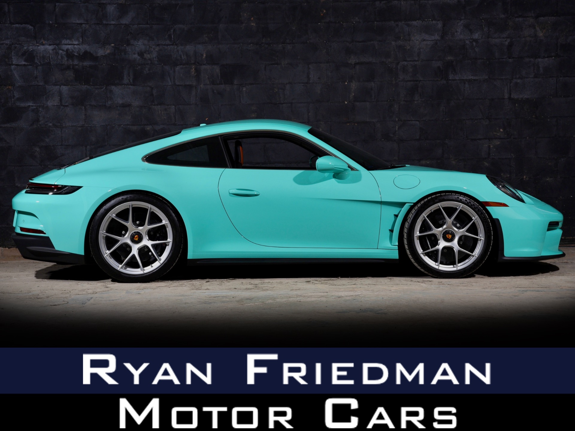 中古Cemenzal セメンザル アール クリーム＋グリーンボクシン Used-2024-Porsche-911-ST-