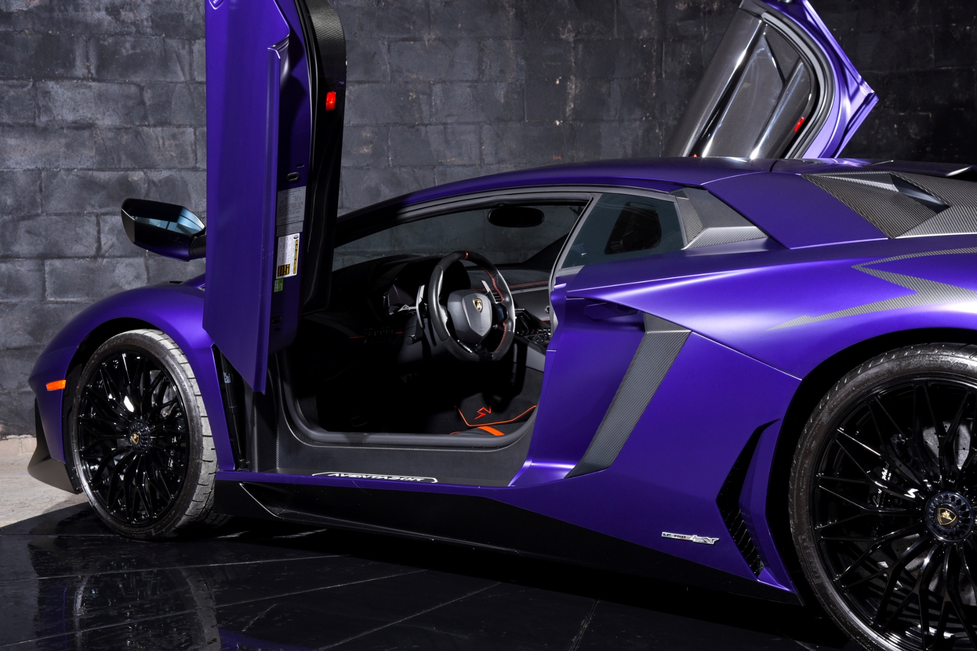 マリボウルラージ ラベンダー Lamborghini Aventador LP780-4 Ultimae Roadster - 12 August 2022