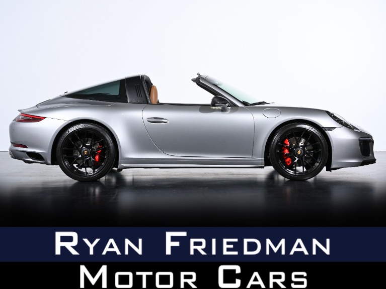 2019 Porsche 911 Carrera GTS