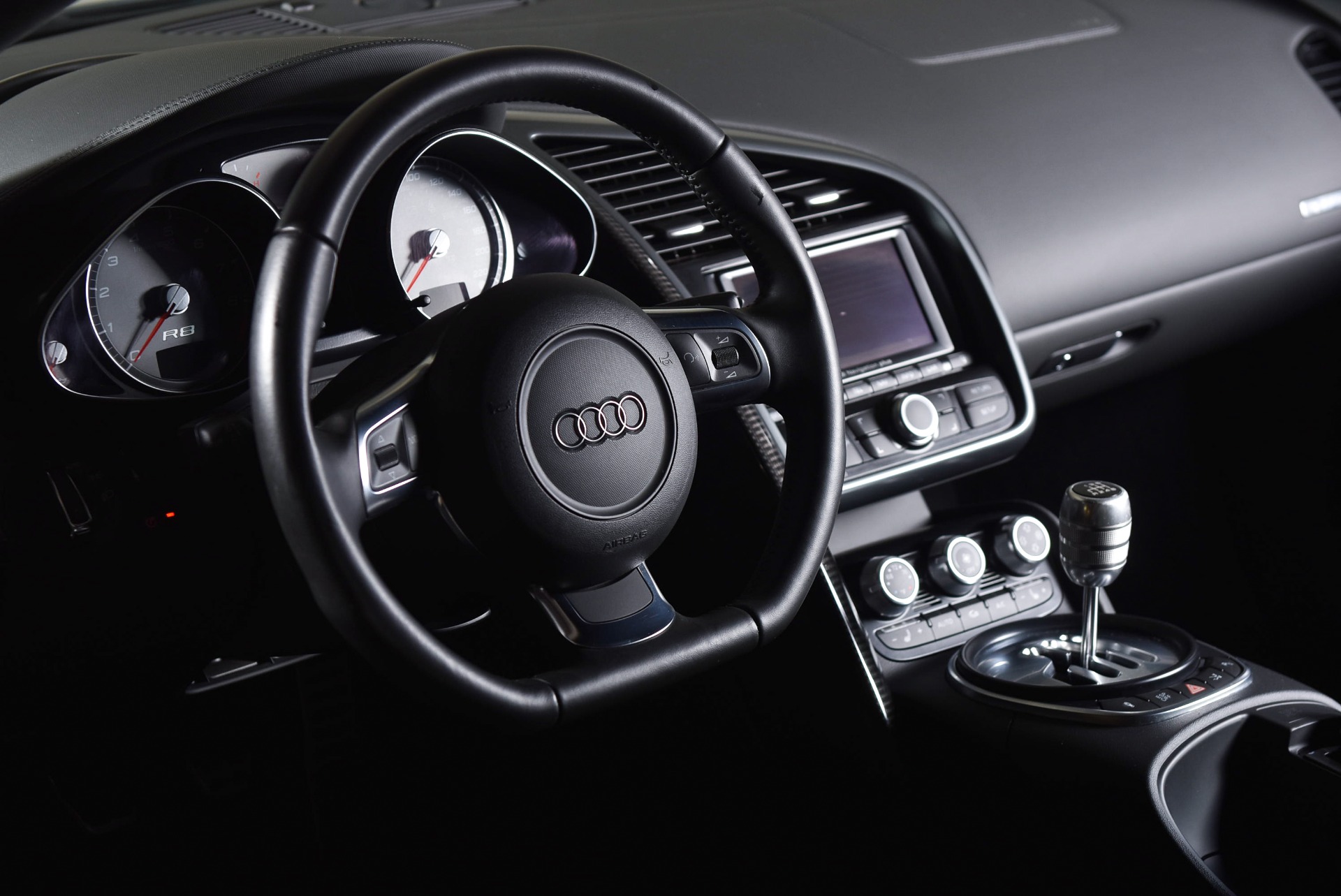 Audi R8 2009 Interior