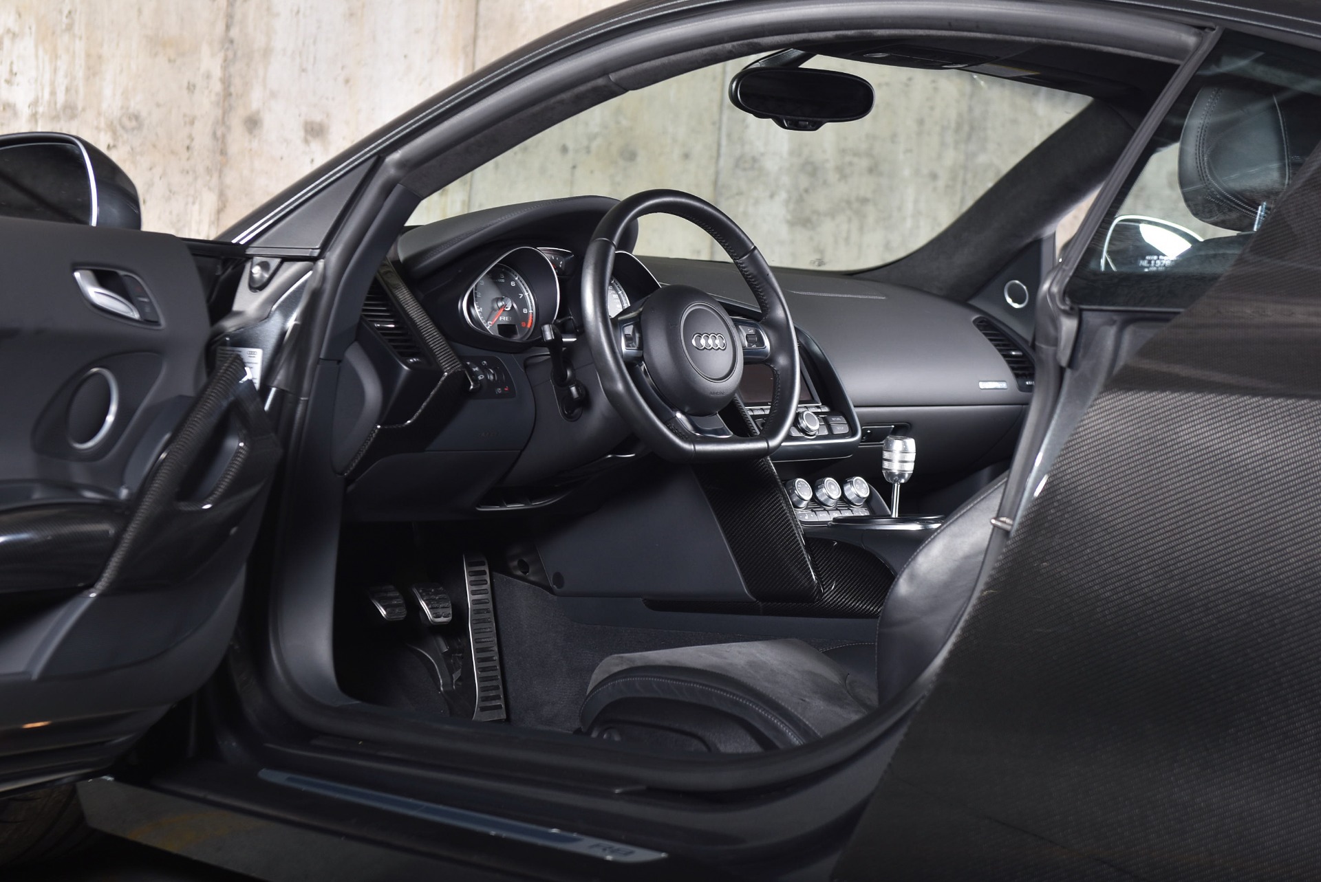 Audi R8 2009 Interior
