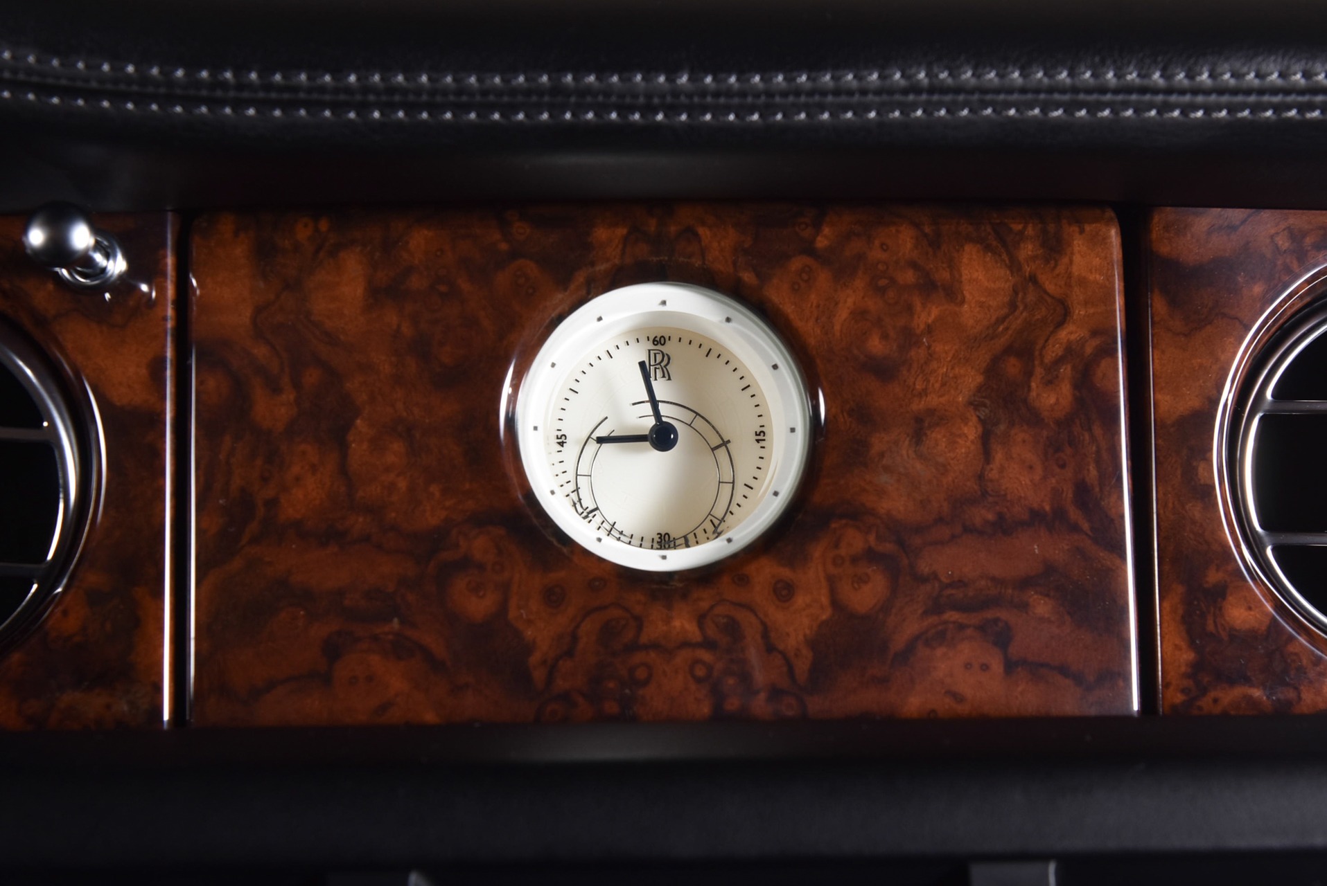 RollsRoyce Phantom updated with reworked grille 1920sinspired wheels and  Bespoke Phantom Platino edition