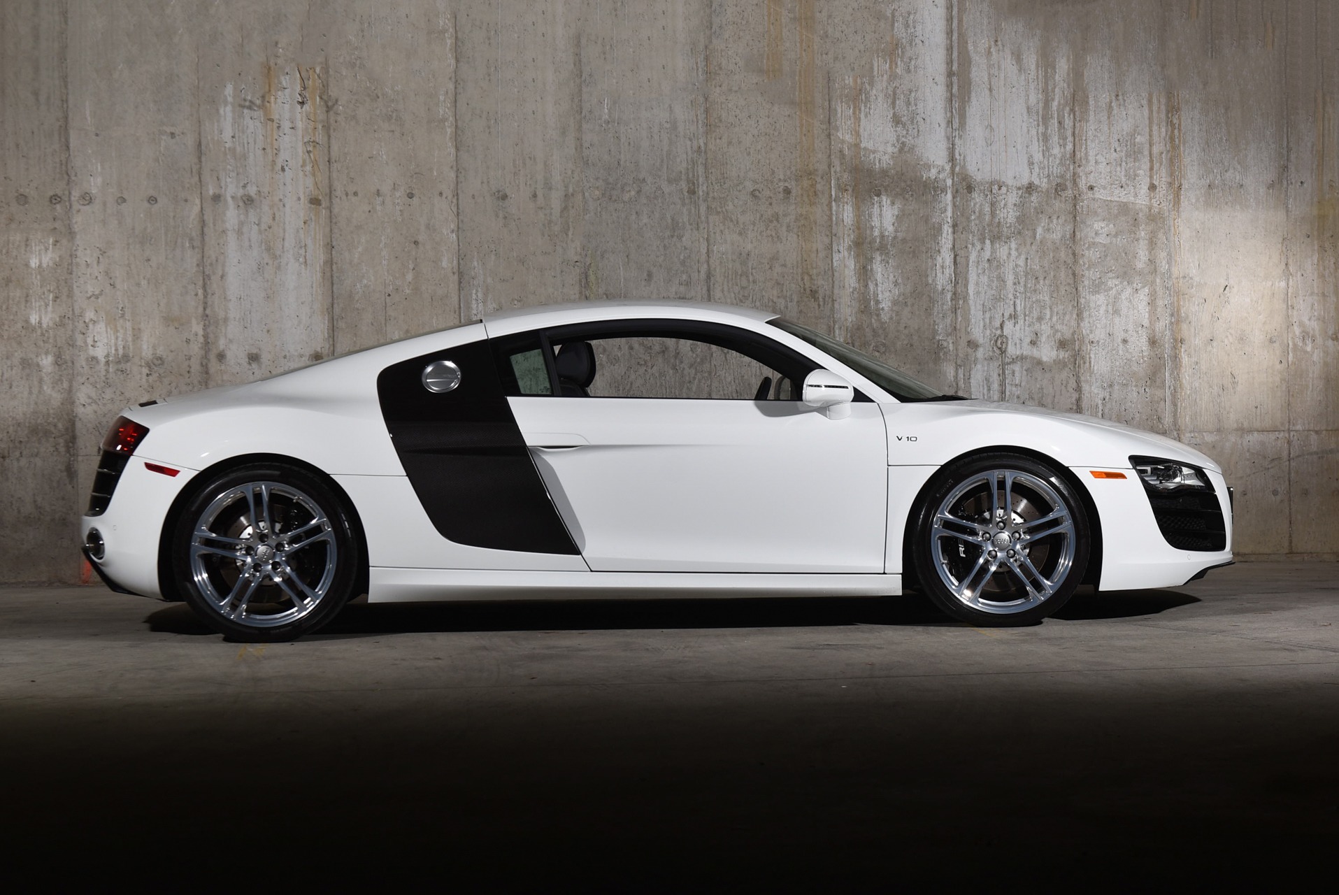 Used 2010 AUDI R8 5.2 QUATTRO For Sale (Sold) | PurMotive Stock #24-0830T, image size:1915x1280